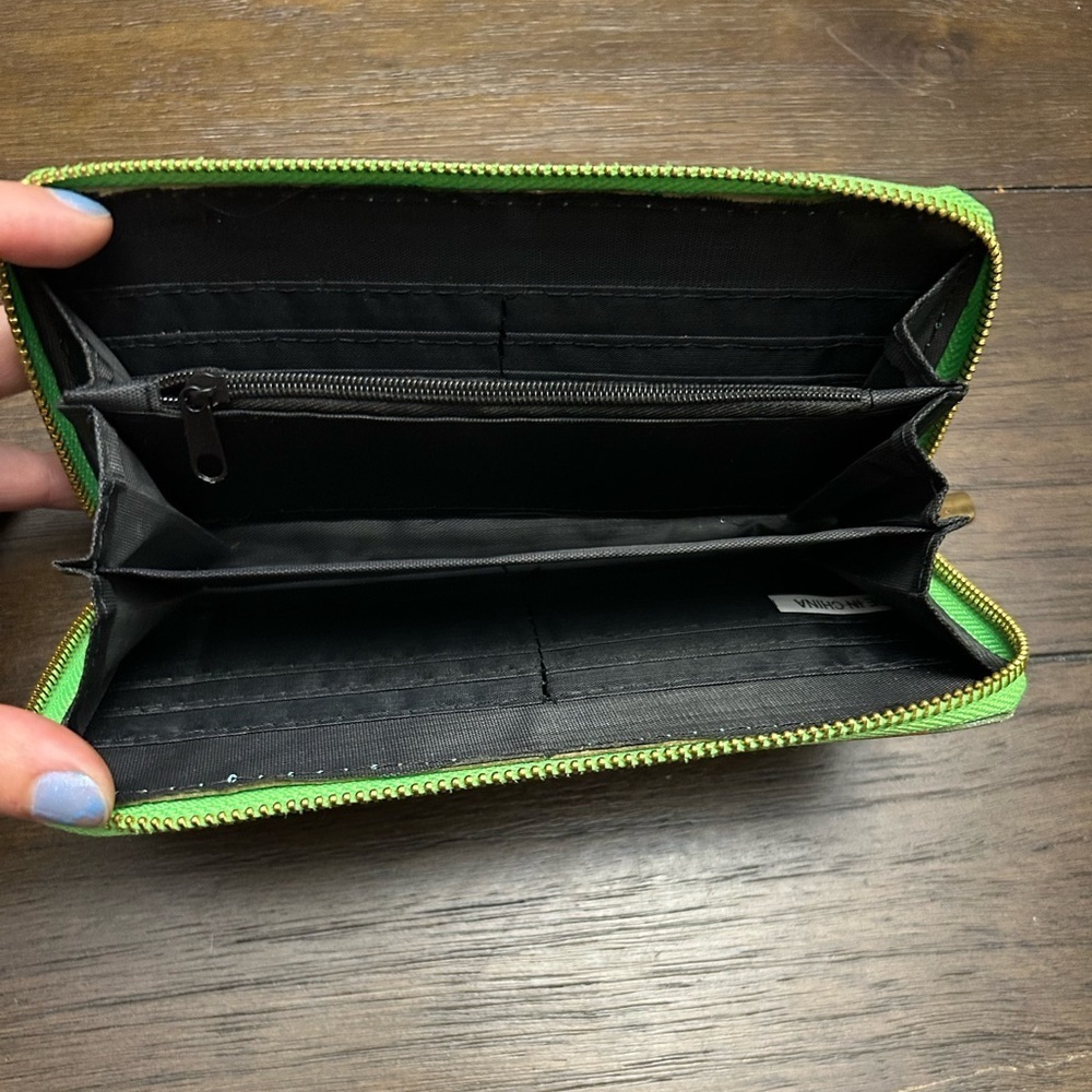 Cute Dog Print Wallet with Green Trim - Picture 3 of 3